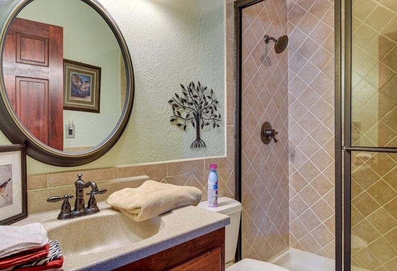 Screened In Deck & Dock Access: Texas Home!