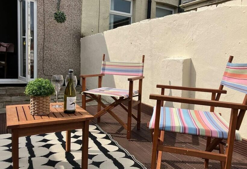 اقامتگاه Rose Cottage 5 Person, City Centre With Parking