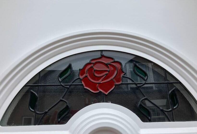 اقامتگاه Rose Cottage 5 Person, City Centre With Parking