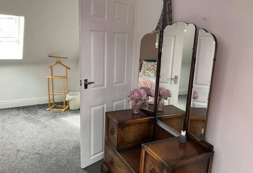 اقامتگاه Rose Cottage 5 Person, City Centre With Parking