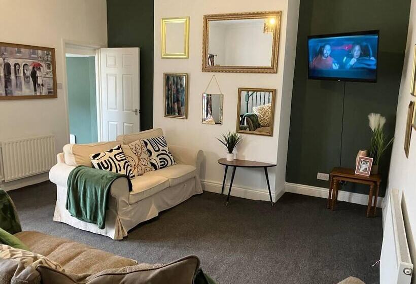 اقامتگاه Rose Cottage 5 Person, City Centre With Parking