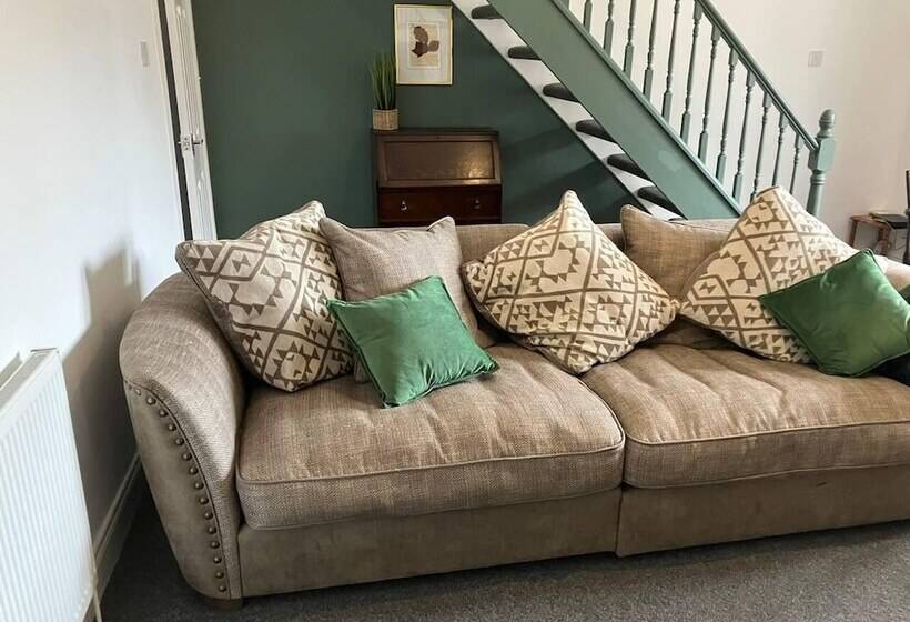 اقامتگاه Rose Cottage 5 Person, City Centre With Parking