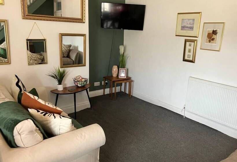 اقامتگاه Rose Cottage 5 Person, City Centre With Parking