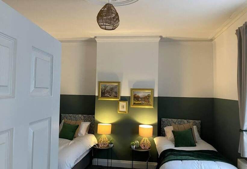 اقامتگاه Rose Cottage 5 Person, City Centre With Parking