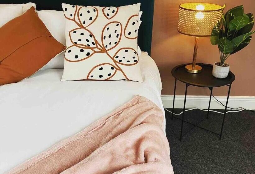 اقامتگاه Rose Cottage 5 Person, City Centre With Parking