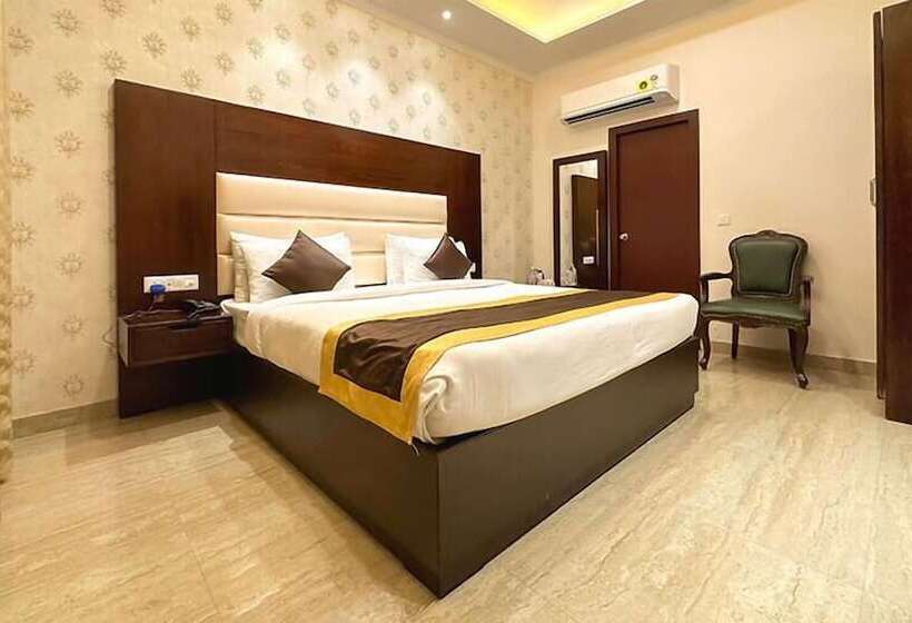 אתר נופש Royal Kingdom Sarovar Portico Pilibhit