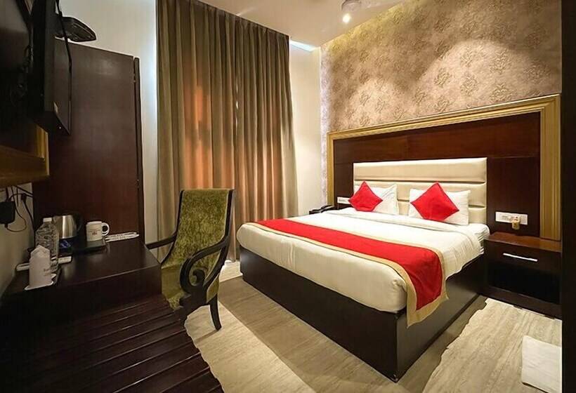 אתר נופש Royal Kingdom Sarovar Portico Pilibhit