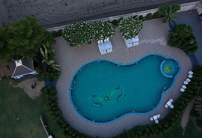 אתר נופש Royal Kingdom Sarovar Portico Pilibhit