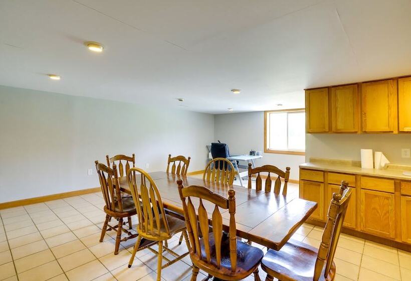 Wfh Friendly Lawrence Escape W/ Lake Access