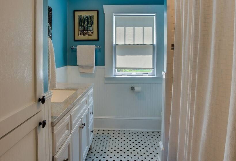 White Springs Gem W/ Patio & Screened Porch!