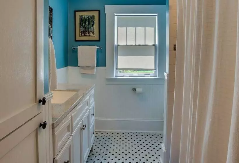 White Springs Gem W/ Patio & Screened Porch!