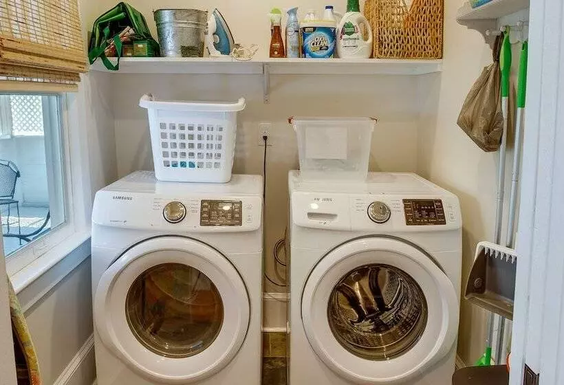 White Springs Gem W/ Patio & Screened Porch!