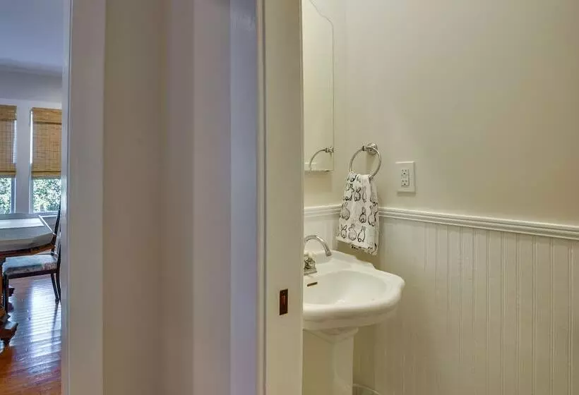 White Springs Gem W/ Patio & Screened Porch!