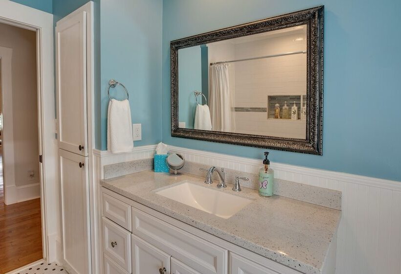 White Springs Gem W/ Patio & Screened Porch!