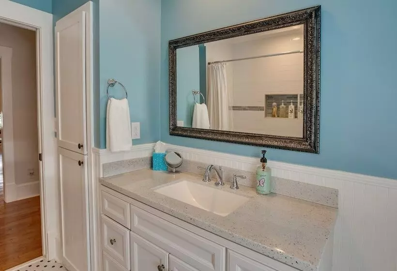 White Springs Gem W/ Patio & Screened Porch!