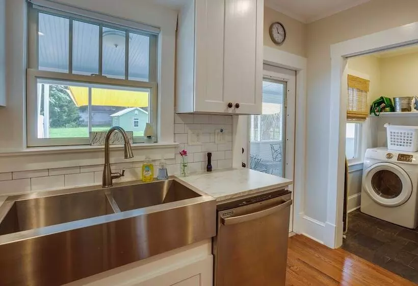 White Springs Gem W/ Patio & Screened Porch!