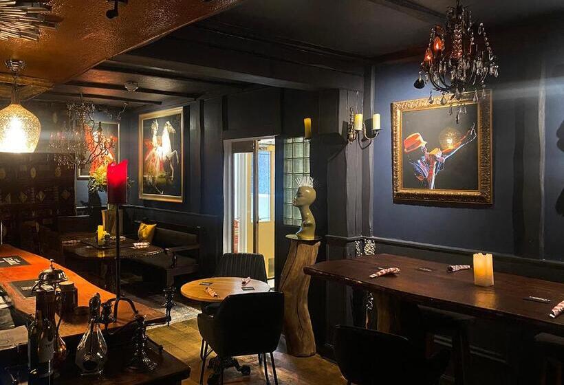 Red Lion, Coorie Inn