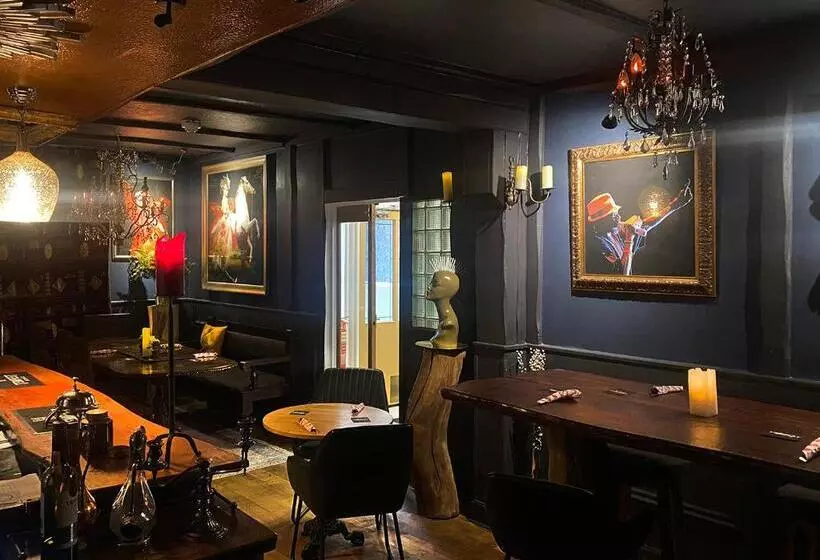 Red Lion, Coorie Inn