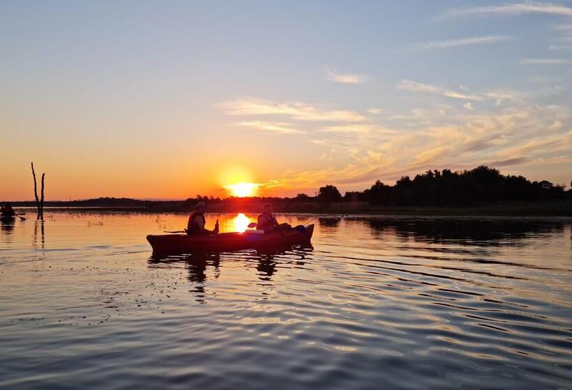 호텔 Finfoot Lake Reserve By Dream Resorts