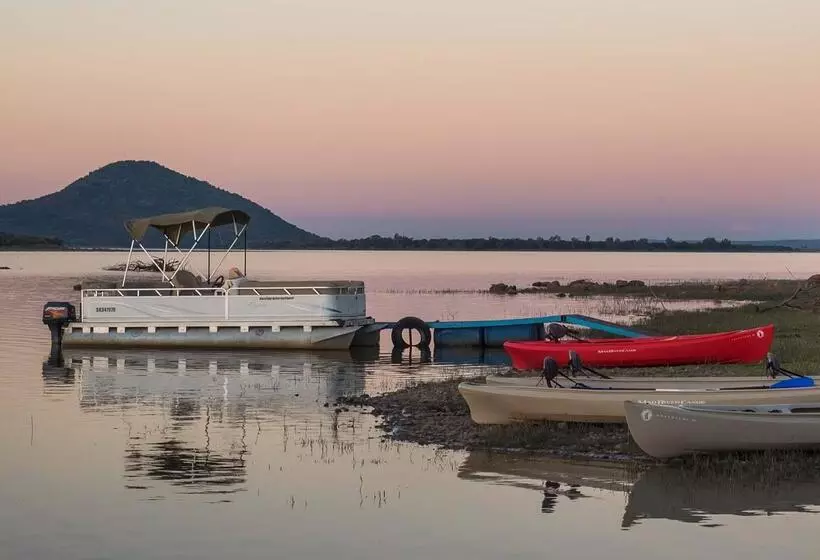 ホテル Finfoot Lake Reserve By Dream Resorts