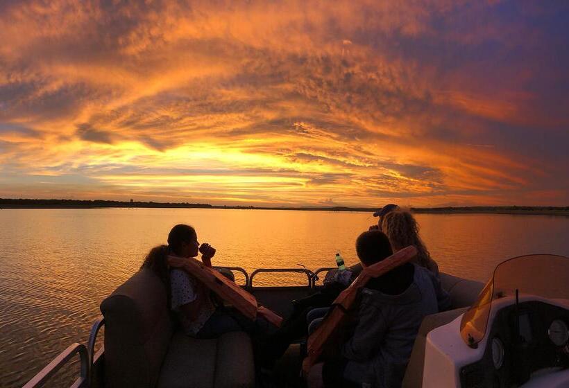 호텔 Finfoot Lake Reserve By Dream Resorts