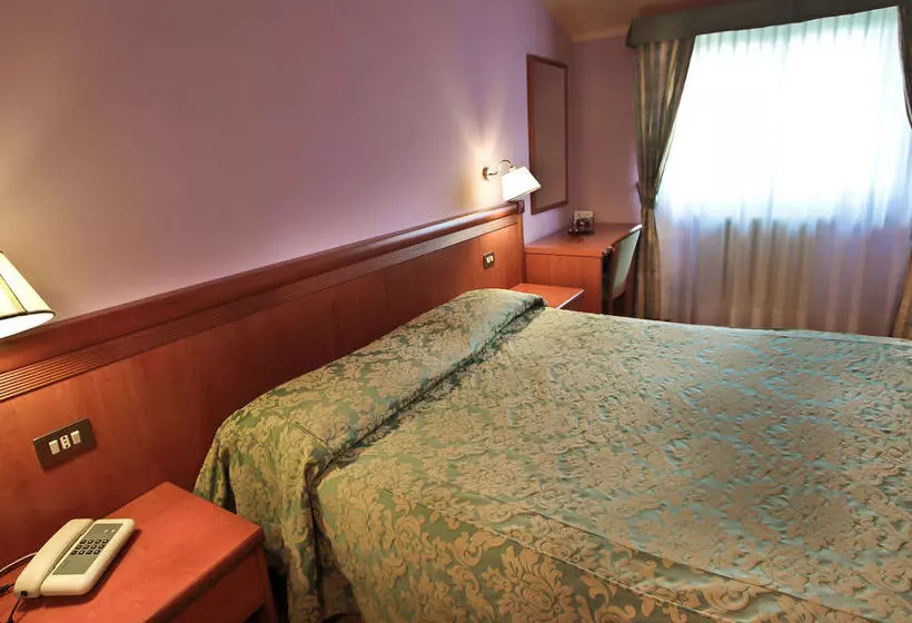 Hotelli La Scottiglia E Ristorante