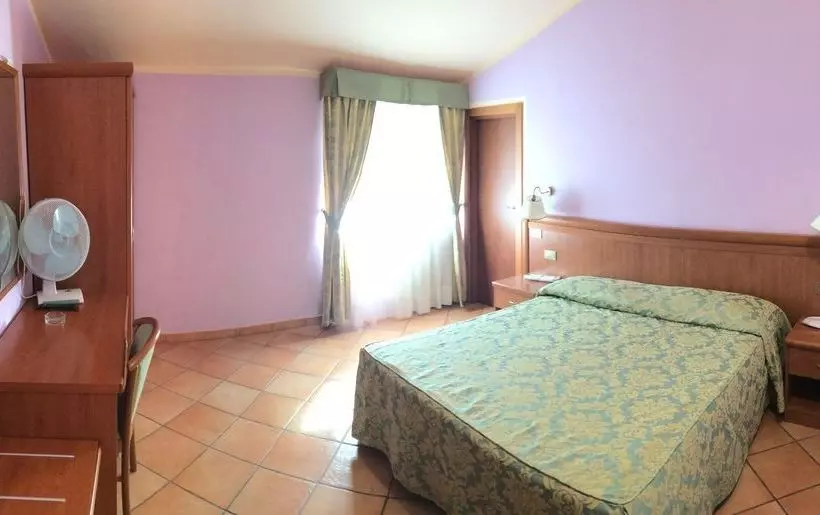Hotelli La Scottiglia E Ristorante