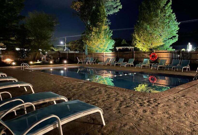 فندق The Escape Inn