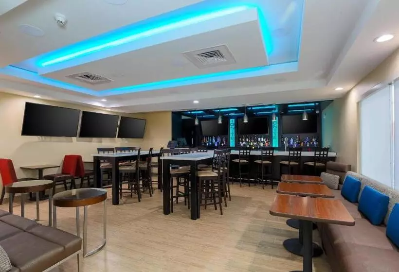 Hotelli Towneplace Suites By Marriott Mcallen Edinburg