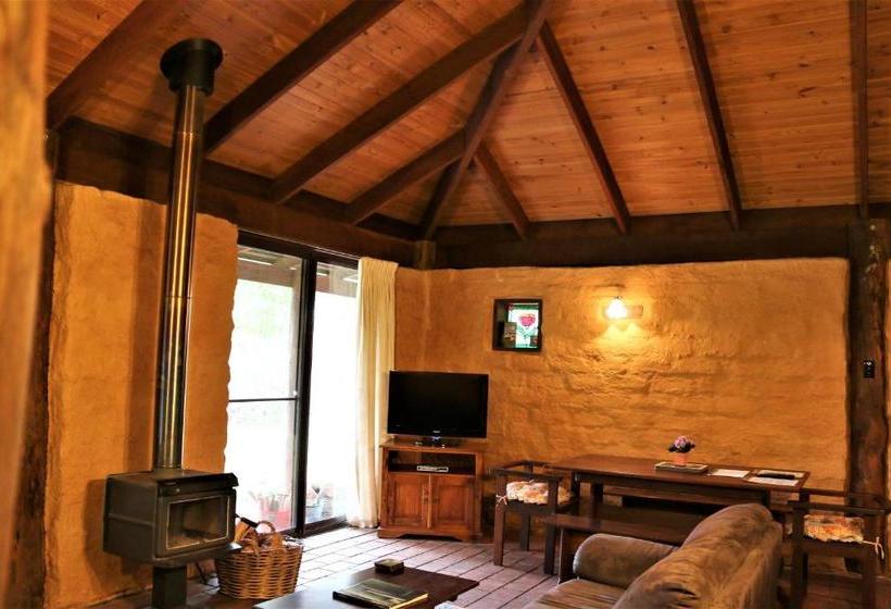 ホテル Treenbrook Cottages