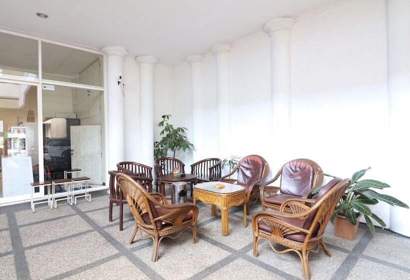 Mador Malang Dorm Hostel