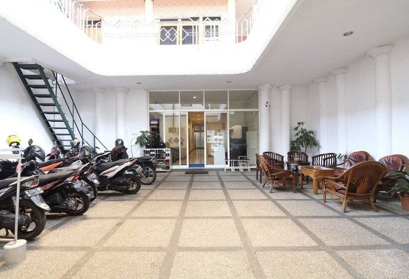 Mador Malang Dorm Hostel