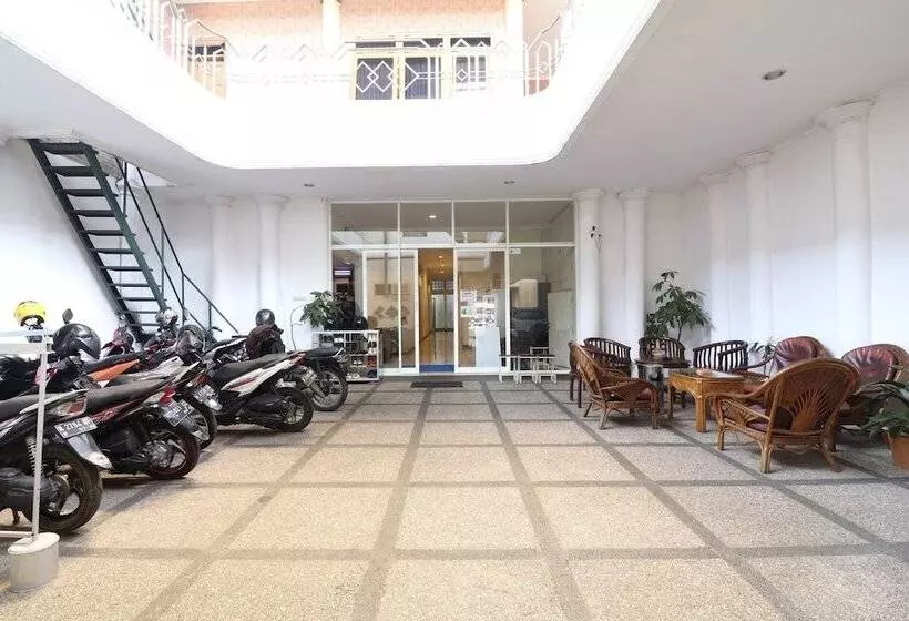 Mador Malang Dorm Hostel