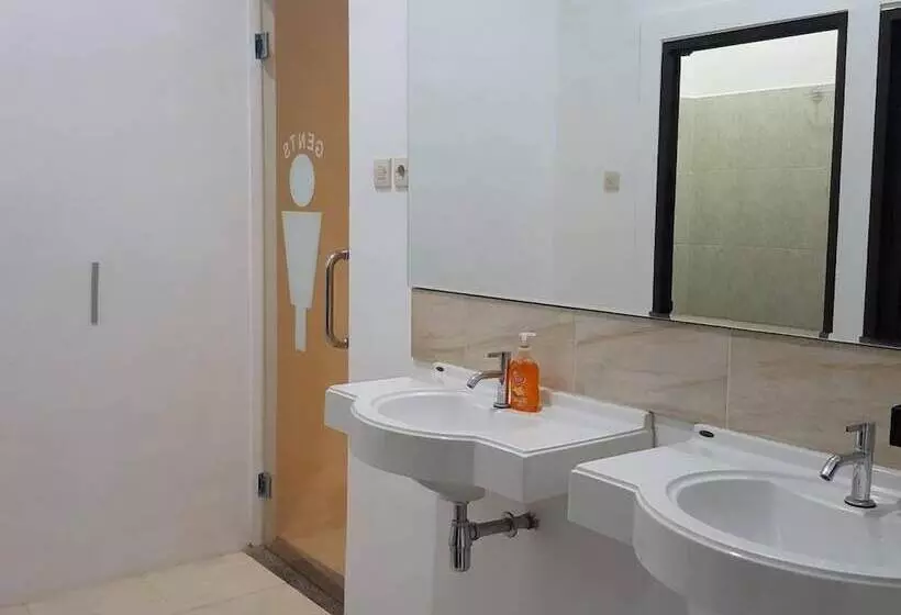 Mador Malang Dorm Hostel