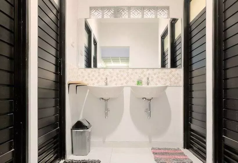 Mador Malang Dorm Hostel