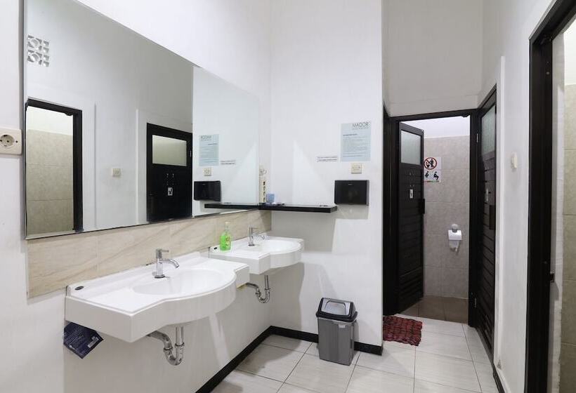 Mador Malang Dorm Hostel