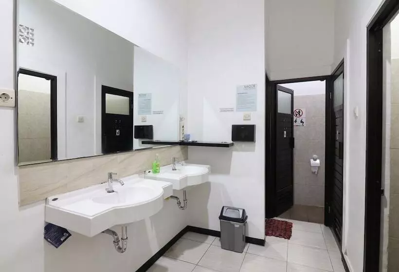 Mador Malang Dorm Hostel