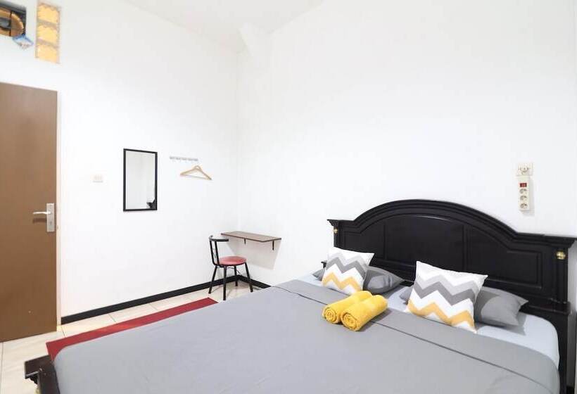 Mador Malang Dorm Hostel