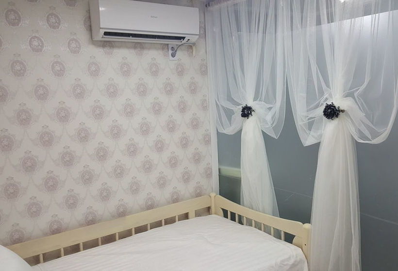 Pensão Guest House & You