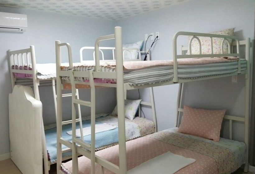 Pensão Guest House & You