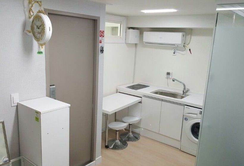 Pensão Guest House & You