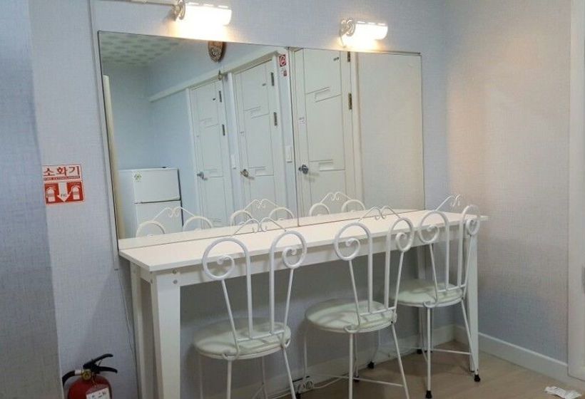 Pensão Guest House & You