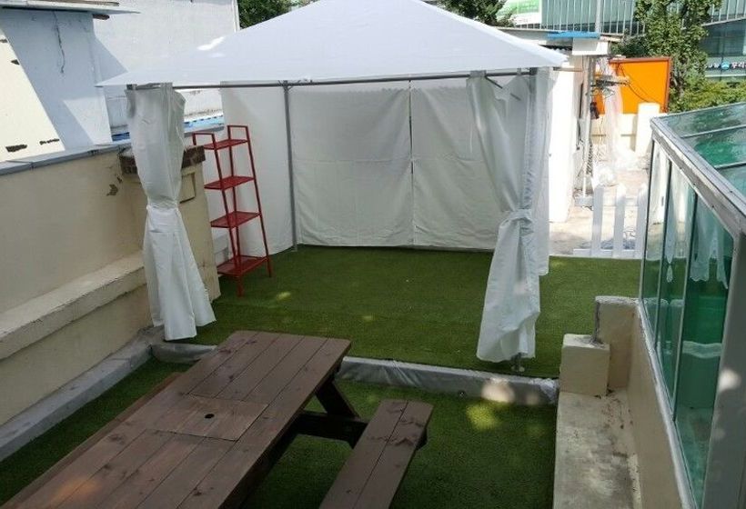 Pensão Guest House & You