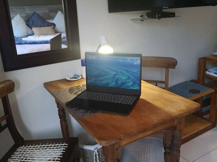 פנסיון Mackenzies Accommodation