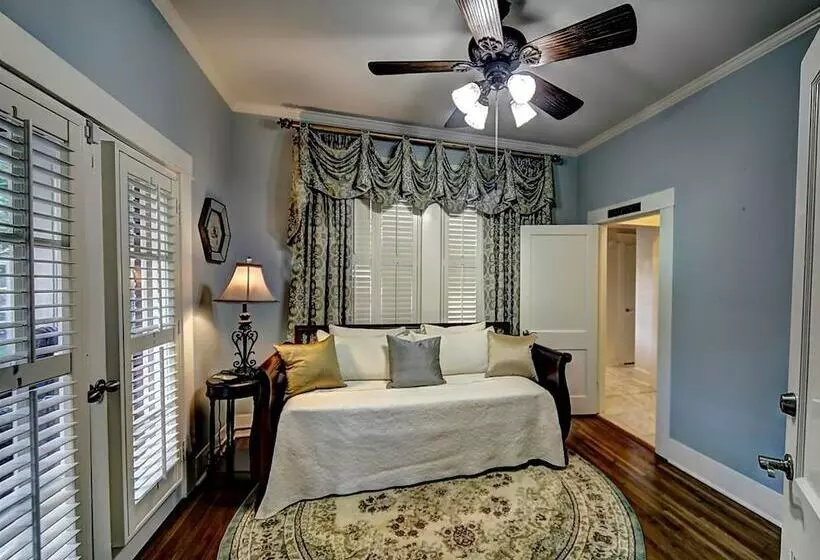 The Good House B&b