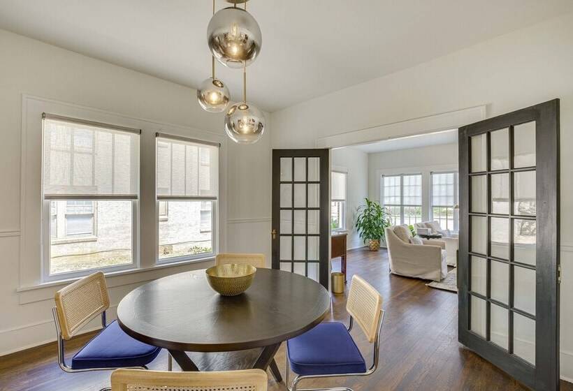 Walk To Bergfeld Park: 1928 Azalea District Home