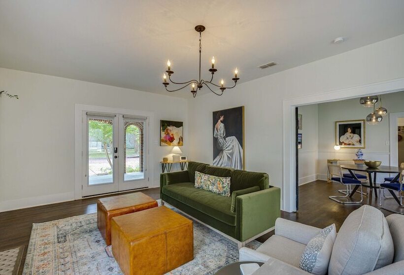 Walk To Bergfeld Park: 1928 Azalea District Home