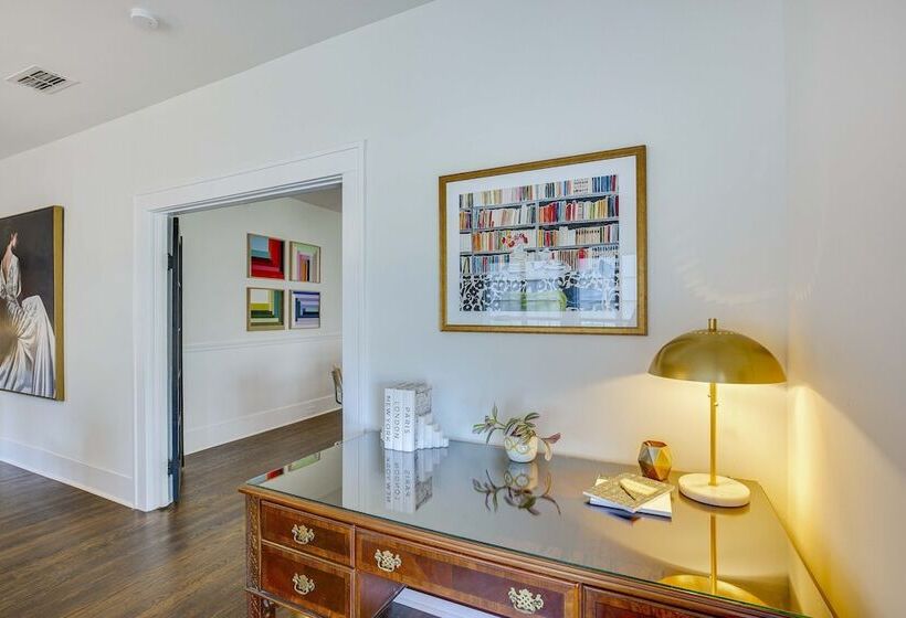 Walk To Bergfeld Park: 1928 Azalea District Home