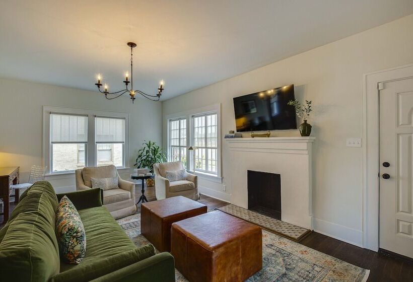 Walk To Bergfeld Park: 1928 Azalea District Home