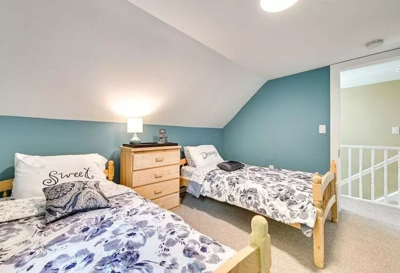 Charming East Durham Home   2 Mi To Water Park